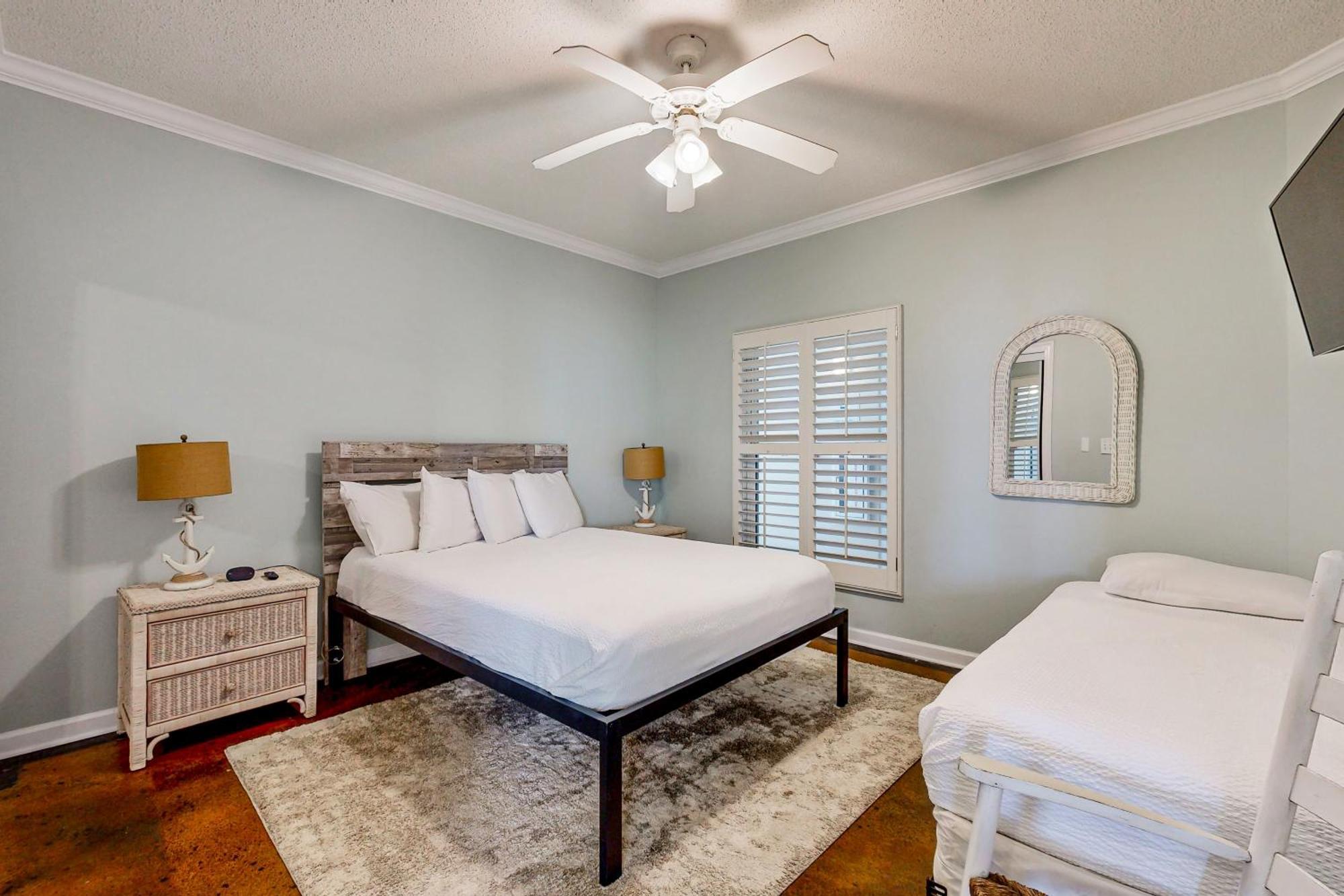 Pearl Condos Navarre Room photo